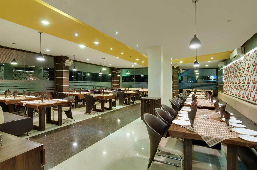 Hotel Balaji Central Ratlam Экстерьер фото